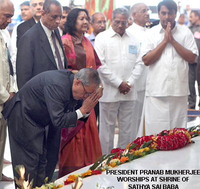 India's President Pranab Mukherjee pays homage to Sathya Sai Baba